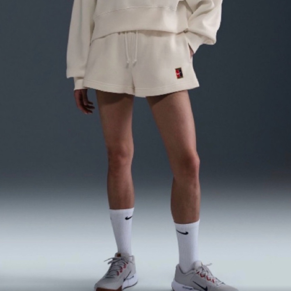 Nike New With Tags XL Tennis Women's Cream Shorts - Picture 2 of 11